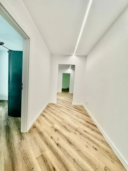 Nerva Traian, metrou Timpuri Noi, nemobilat,