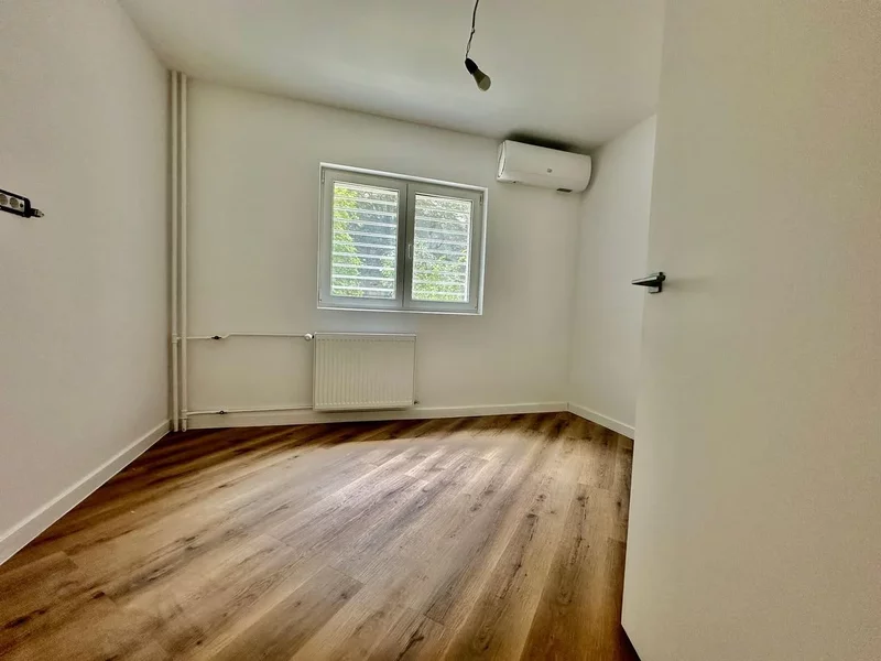 Nerva Traian, metrou Timpuri Noi, nemobilat,
