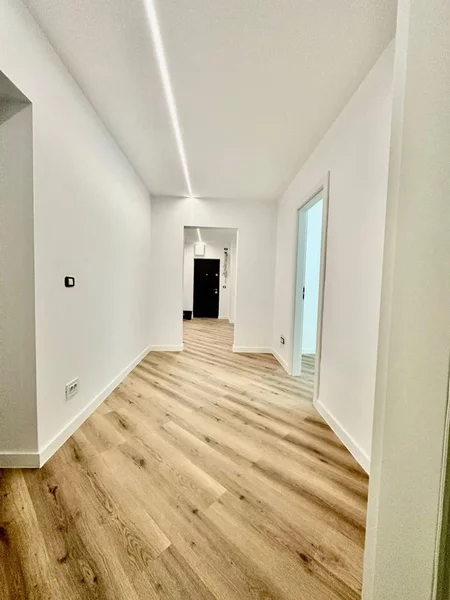 Nerva Traian, metrou Timpuri Noi, nemobilat,